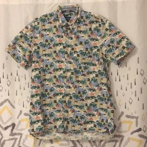 Men's Charleston Threads Short Sleeve Button Down Shirt w/Beach Scenes, Size M